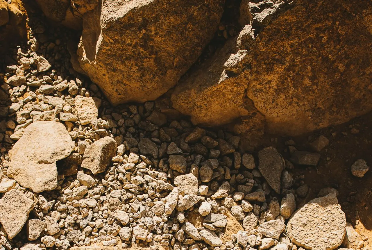 brown and gray stone fragments