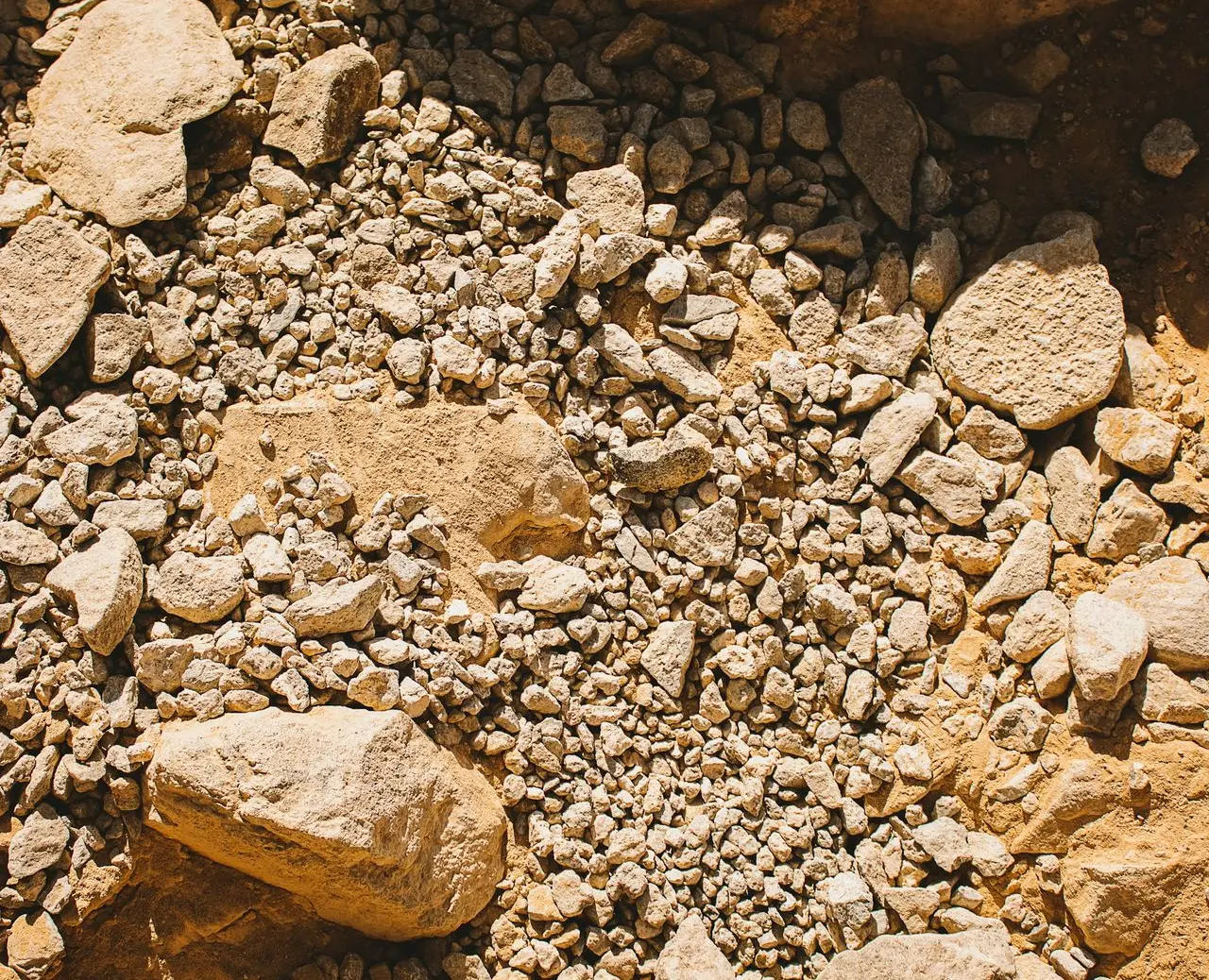 brown and gray stone fragments